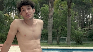 LatinLeche.com - Muscle pumping in the pool