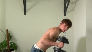 East Boys - Muscle amateur finds pleasure in hard slamming