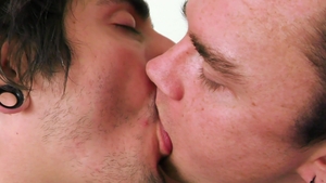ManPuppy.com - Kissing with Leo gagging